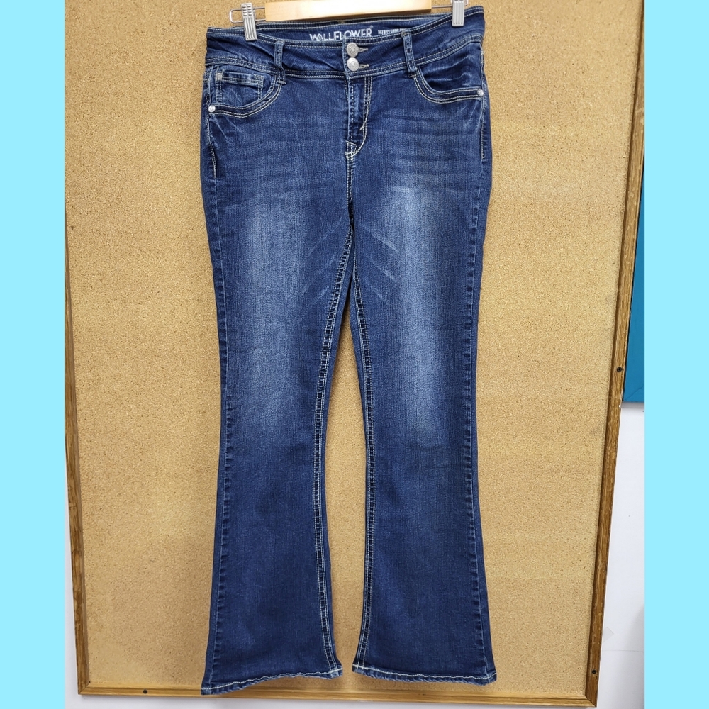 Wall flower size 13 jeans